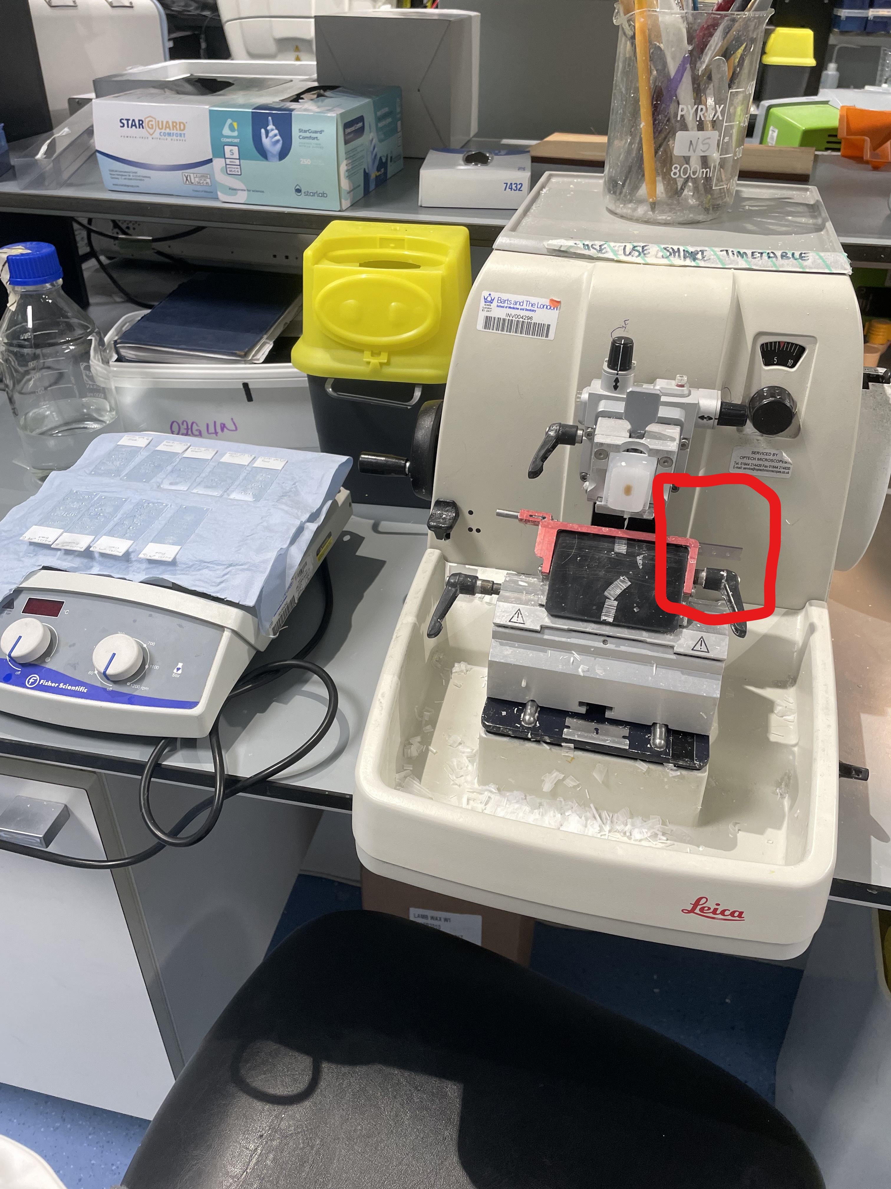 Image of Unsafe blade on Microtome