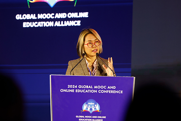 Prof. Chie Adachi speaking at the MOOC conference
