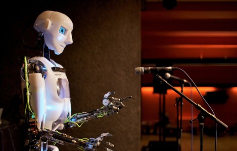 EECS’ PhD Student stand-up robot photo wins national competition